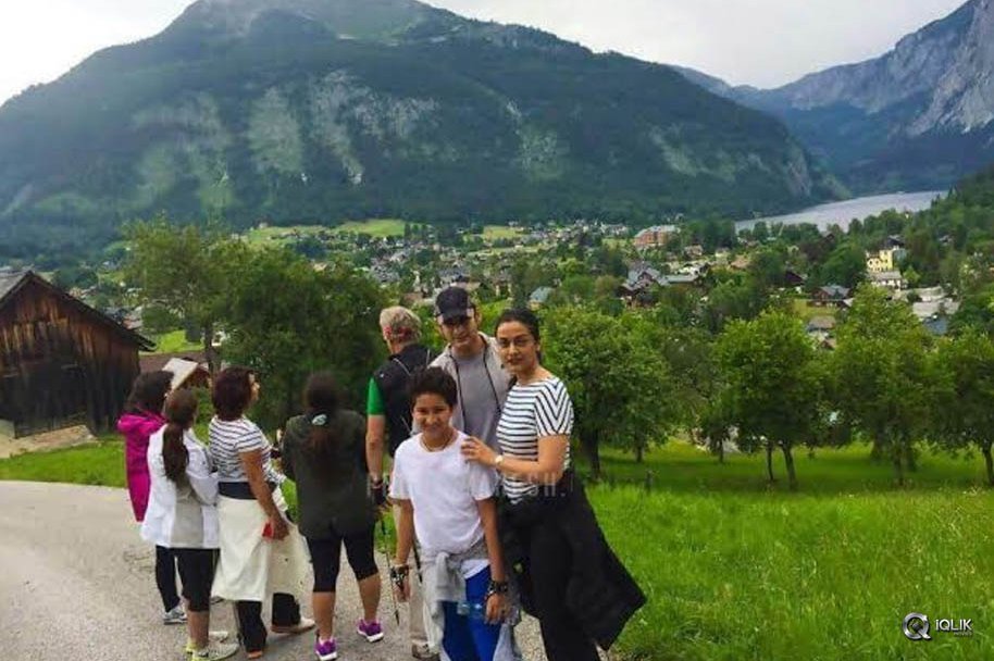 Mahesh-Babu-Family-London-Trip-Photos